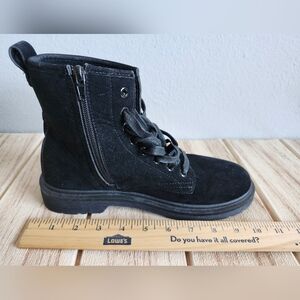 Pierre Dumas Women's Faux Suede black lace-up boots . Size 9. Great Condition